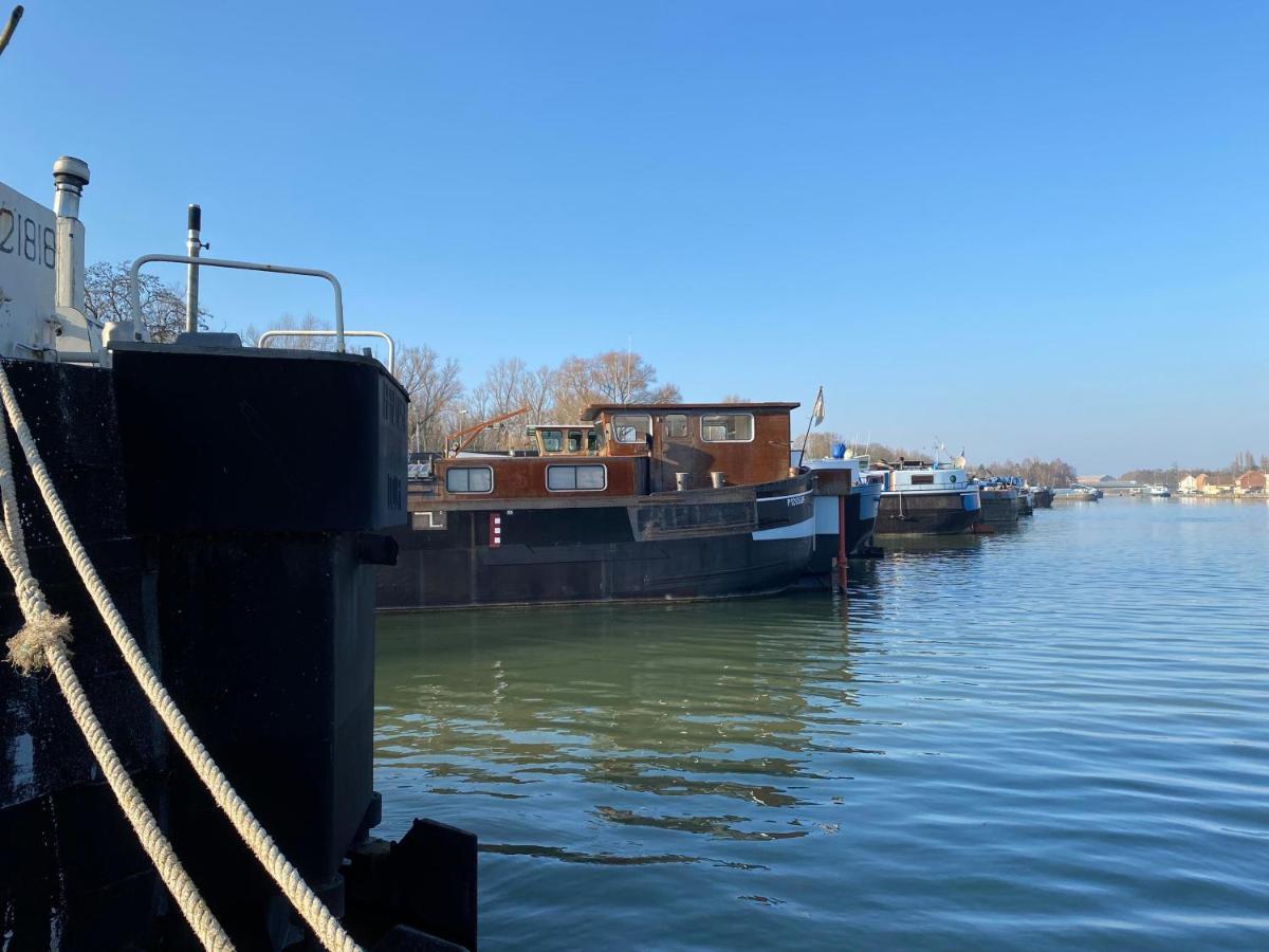 Peniche "Louise Michel" Sejournez Dans L'Appartement Du Capitaine, Offrez Vous Une Experience Inoubliable Au Fil De L'Eau Дуэ Экстерьер фото
