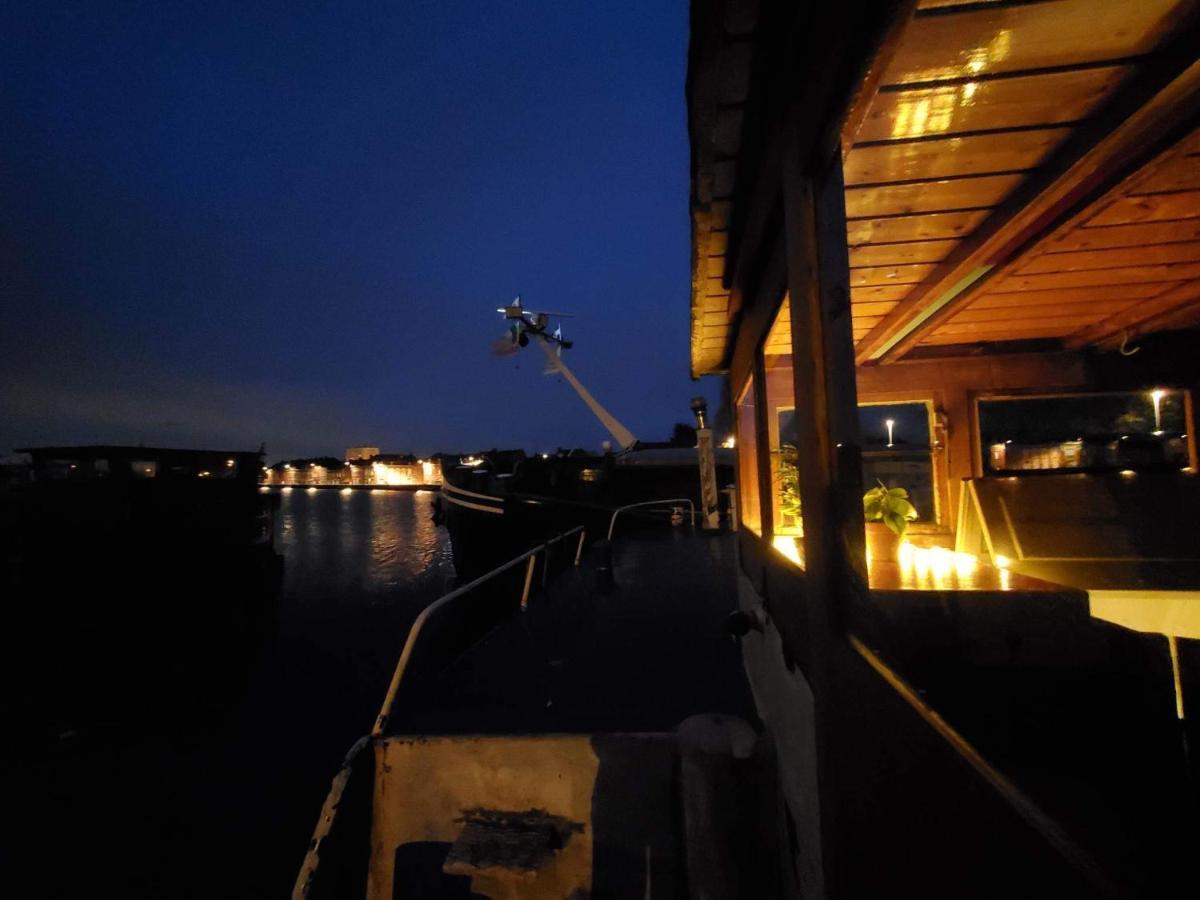 Peniche "Louise Michel" Sejournez Dans L'Appartement Du Capitaine, Offrez Vous Une Experience Inoubliable Au Fil De L'Eau Дуэ Экстерьер фото